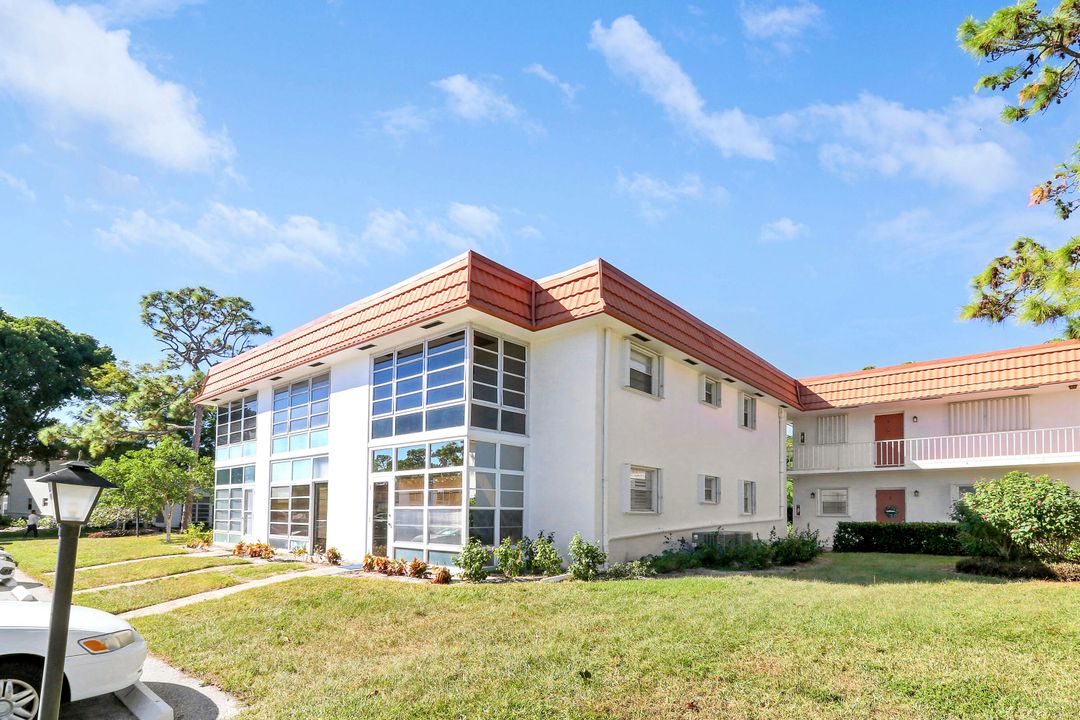 待售: $95,000 (1 贝兹, 1 浴室, 679 平方英尺)