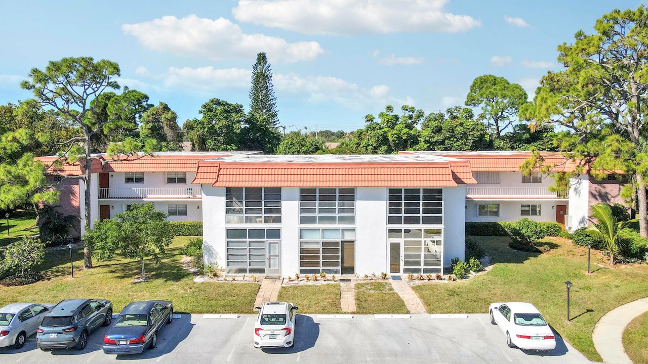 待售: $95,000 (1 贝兹, 1 浴室, 679 平方英尺)