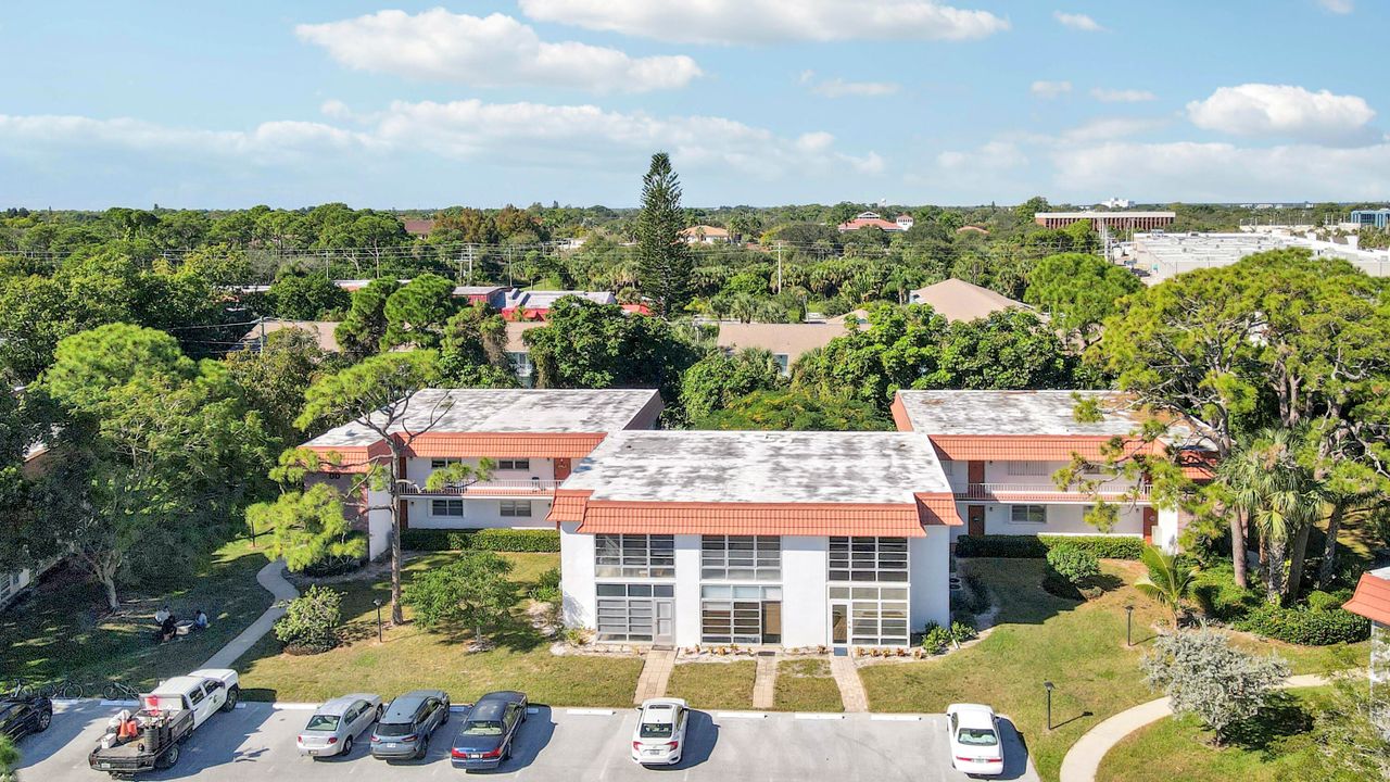 待售: $95,000 (1 贝兹, 1 浴室, 679 平方英尺)