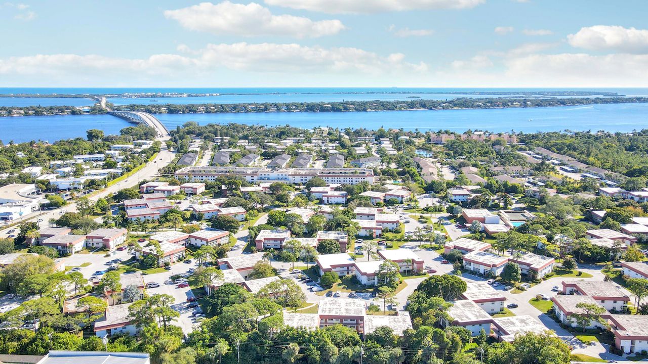 待售: $95,000 (1 贝兹, 1 浴室, 679 平方英尺)