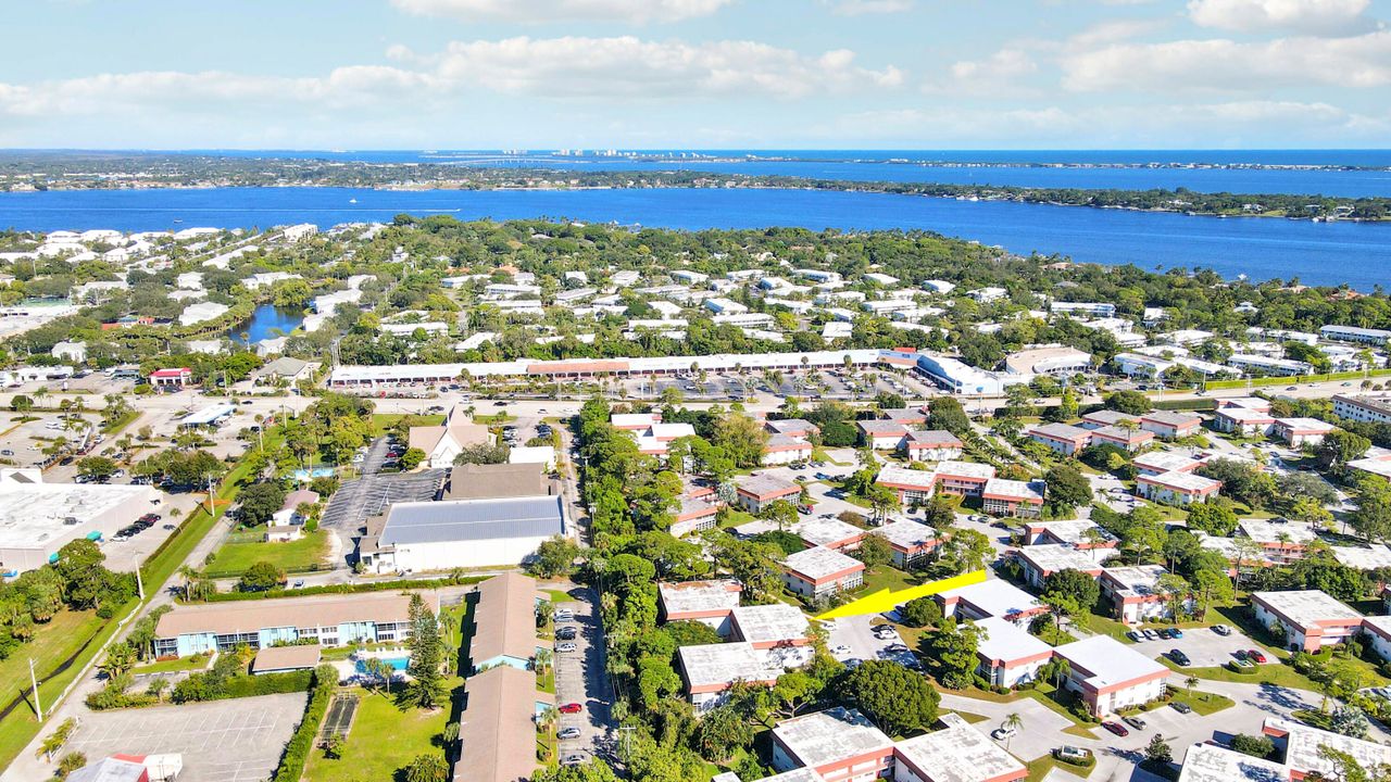 待售: $95,000 (1 贝兹, 1 浴室, 679 平方英尺)