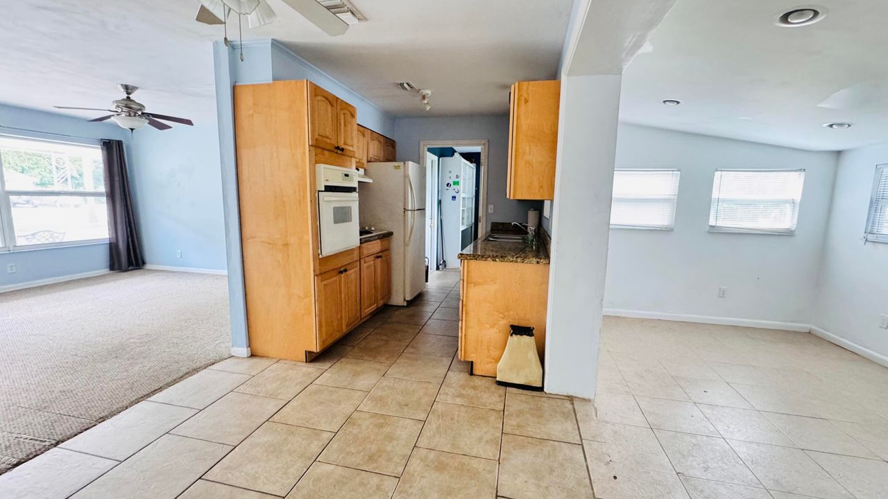 出租: $2,800 (3 贝兹, 1 浴室, 1240 平方英尺)