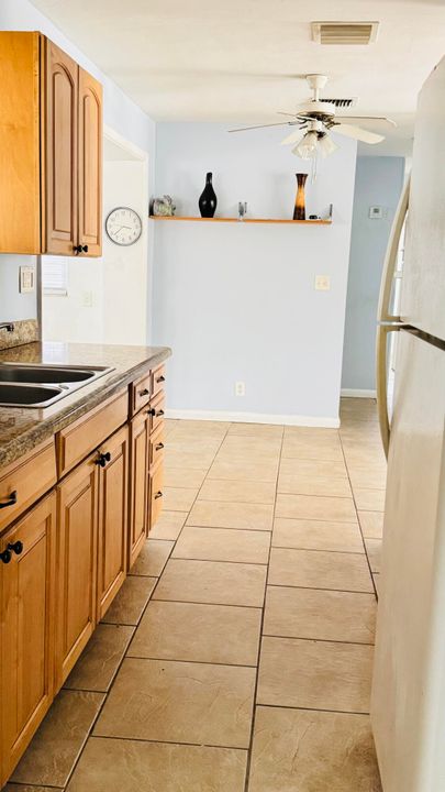 出租: $2,800 (3 贝兹, 1 浴室, 1240 平方英尺)