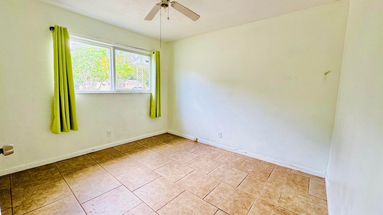 出租: $2,800 (3 贝兹, 1 浴室, 1240 平方英尺)