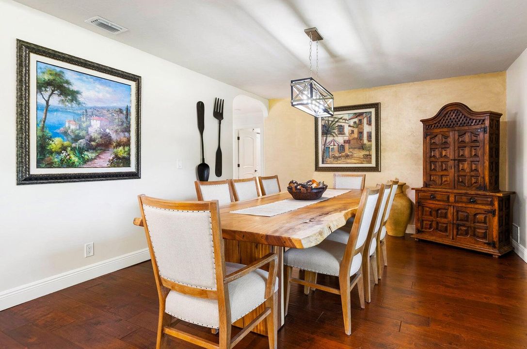 For Rent: $12,950 (4 beds, 3 baths, 2972 Square Feet)