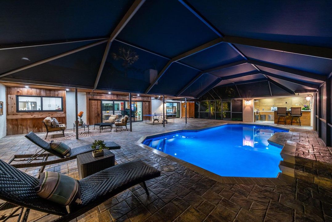 For Rent: $12,950 (4 beds, 3 baths, 2972 Square Feet)