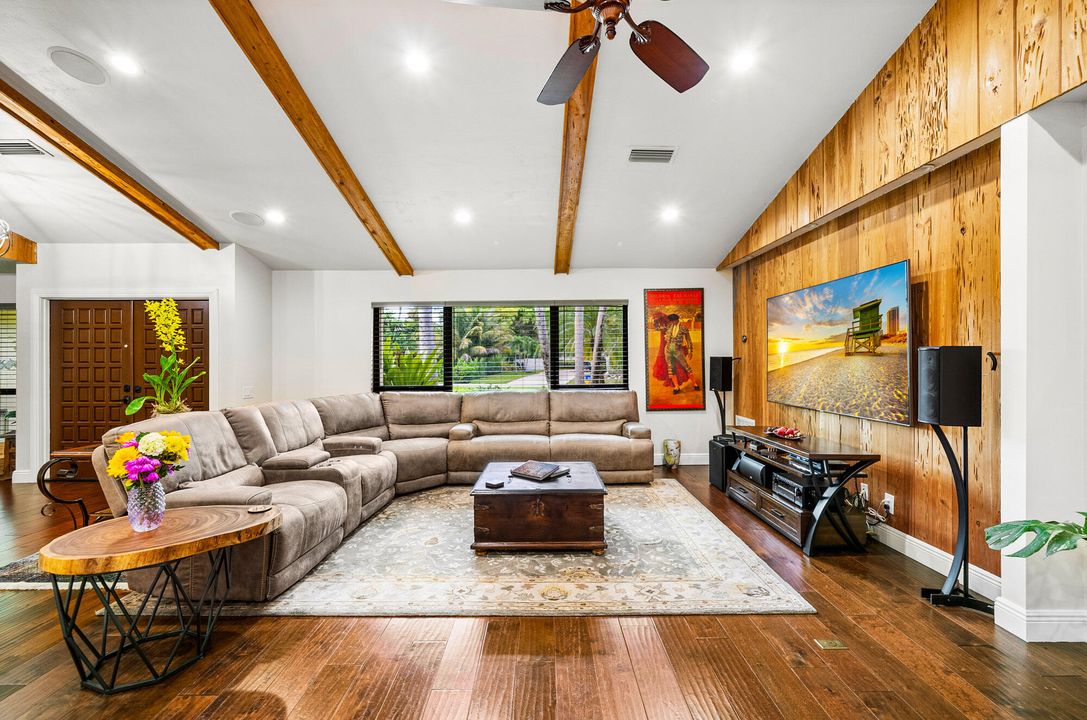 For Rent: $12,950 (4 beds, 3 baths, 2972 Square Feet)