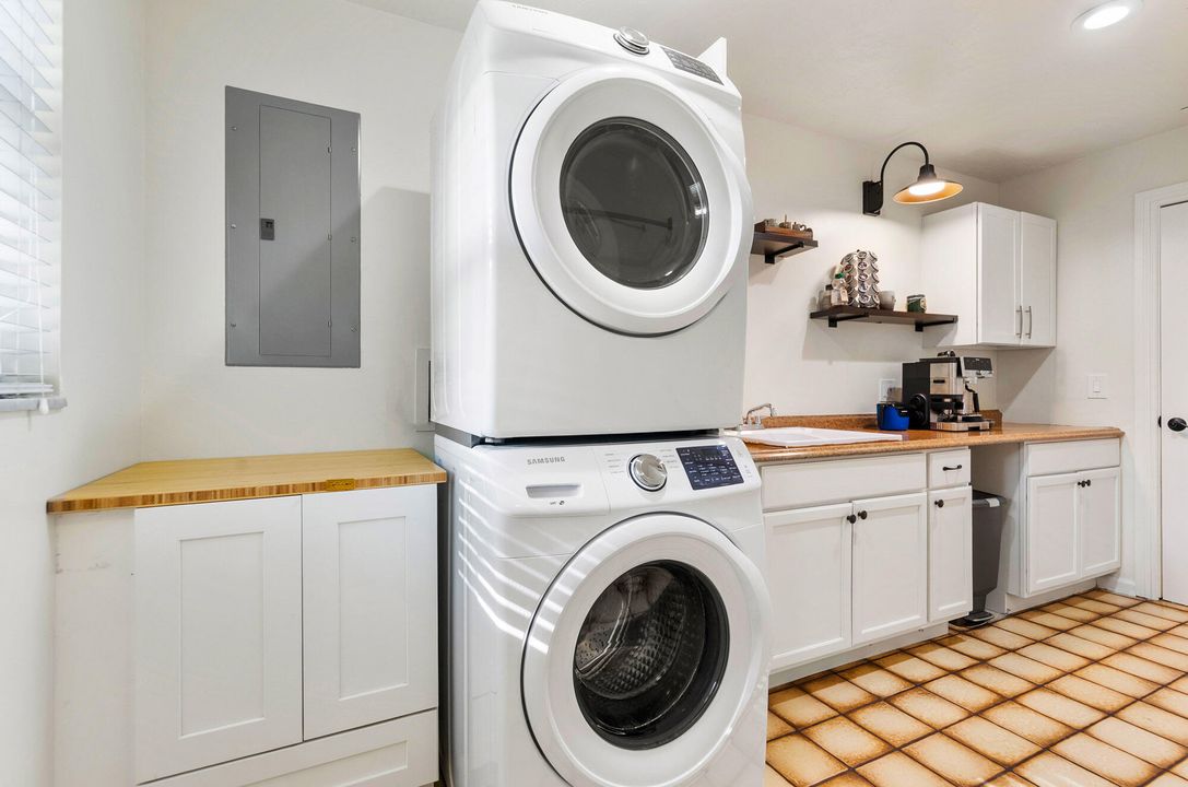 For Rent: $12,950 (4 beds, 3 baths, 2972 Square Feet)