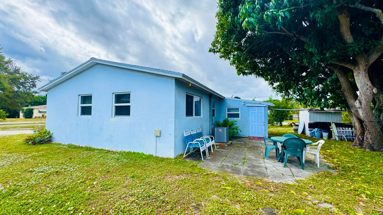 出租: $2,800 (3 贝兹, 1 浴室, 1240 平方英尺)