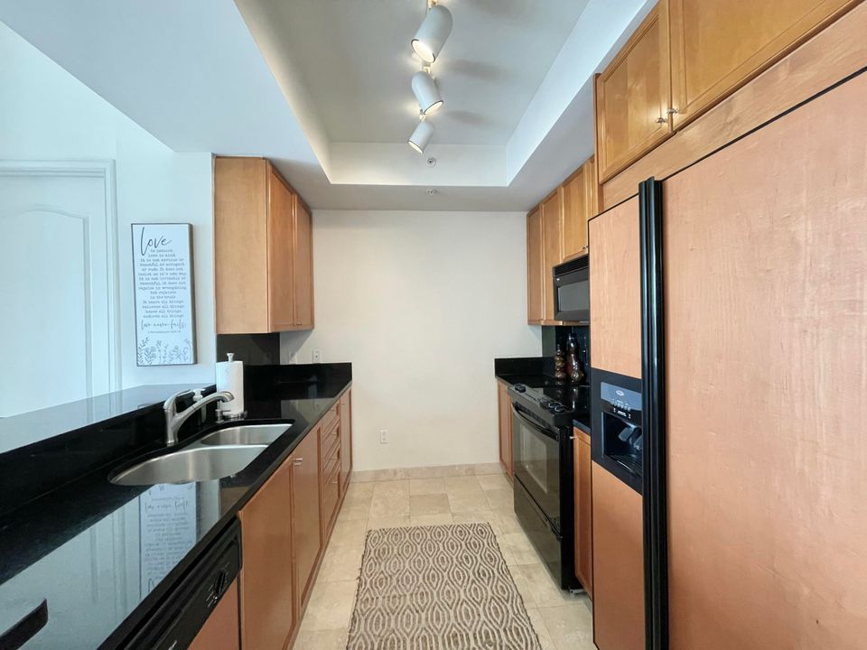 В аренду: $5,300 (2 спален, 2 ванн, 1310 Квадратных фут)