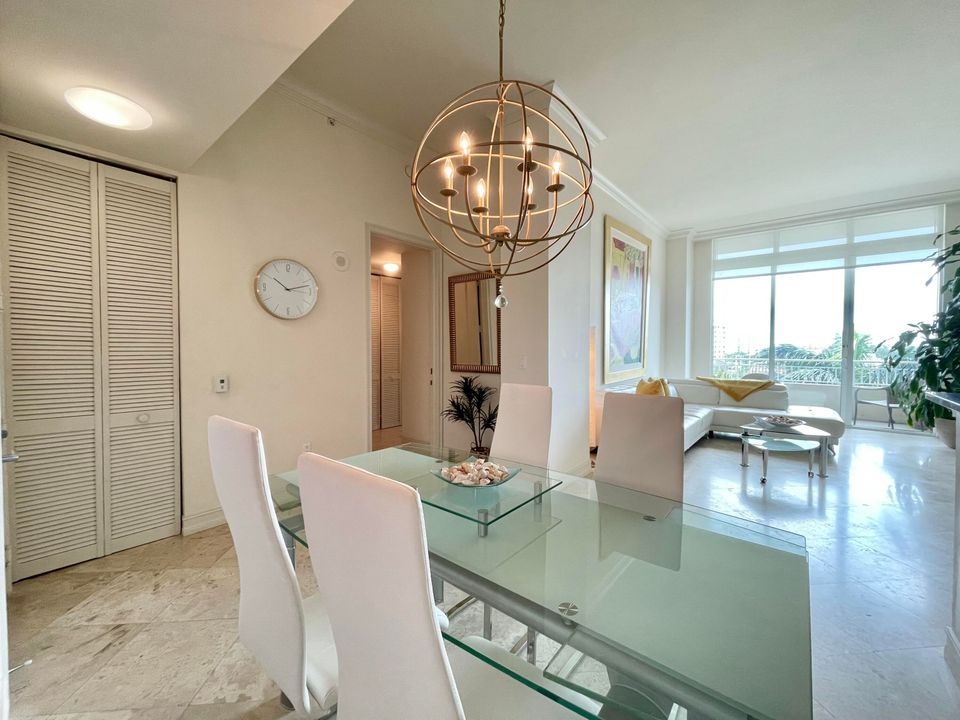 В аренду: $5,300 (2 спален, 2 ванн, 1310 Квадратных фут)