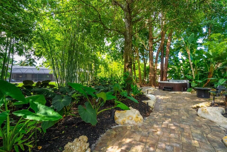 For Rent: $12,950 (4 beds, 3 baths, 2972 Square Feet)