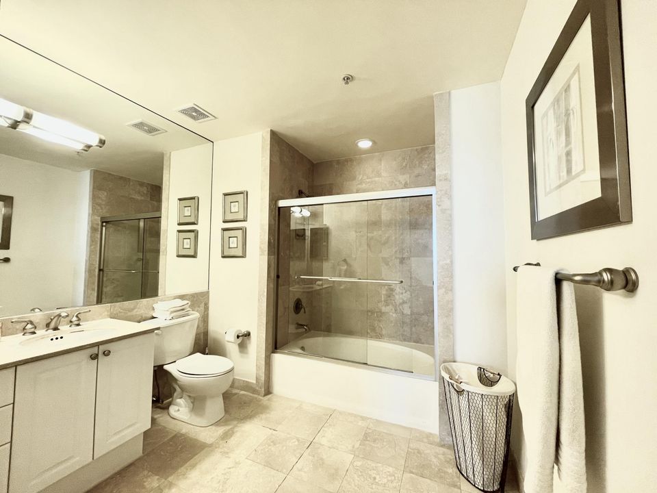 В аренду: $5,300 (2 спален, 2 ванн, 1310 Квадратных фут)