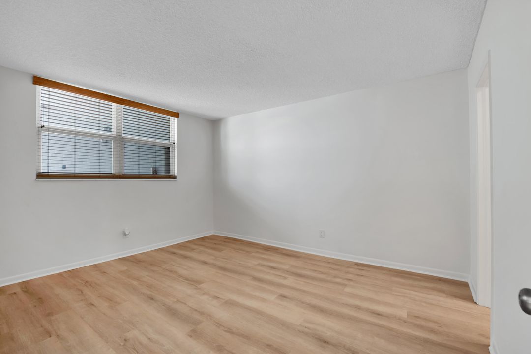 For Rent: $2,200 (2 beds, 2 baths, 980 Square Feet)