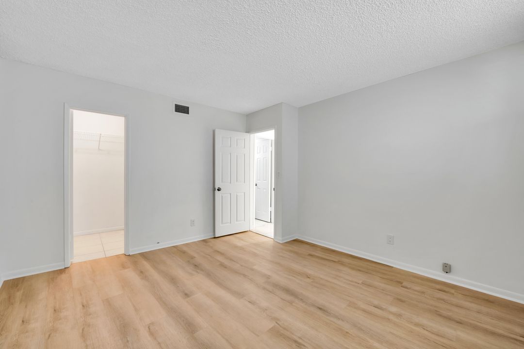 For Rent: $2,200 (2 beds, 2 baths, 980 Square Feet)