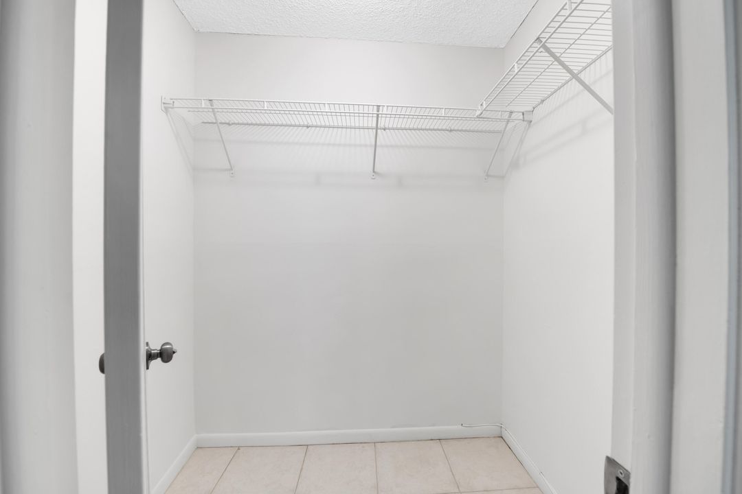 For Rent: $2,200 (2 beds, 2 baths, 980 Square Feet)