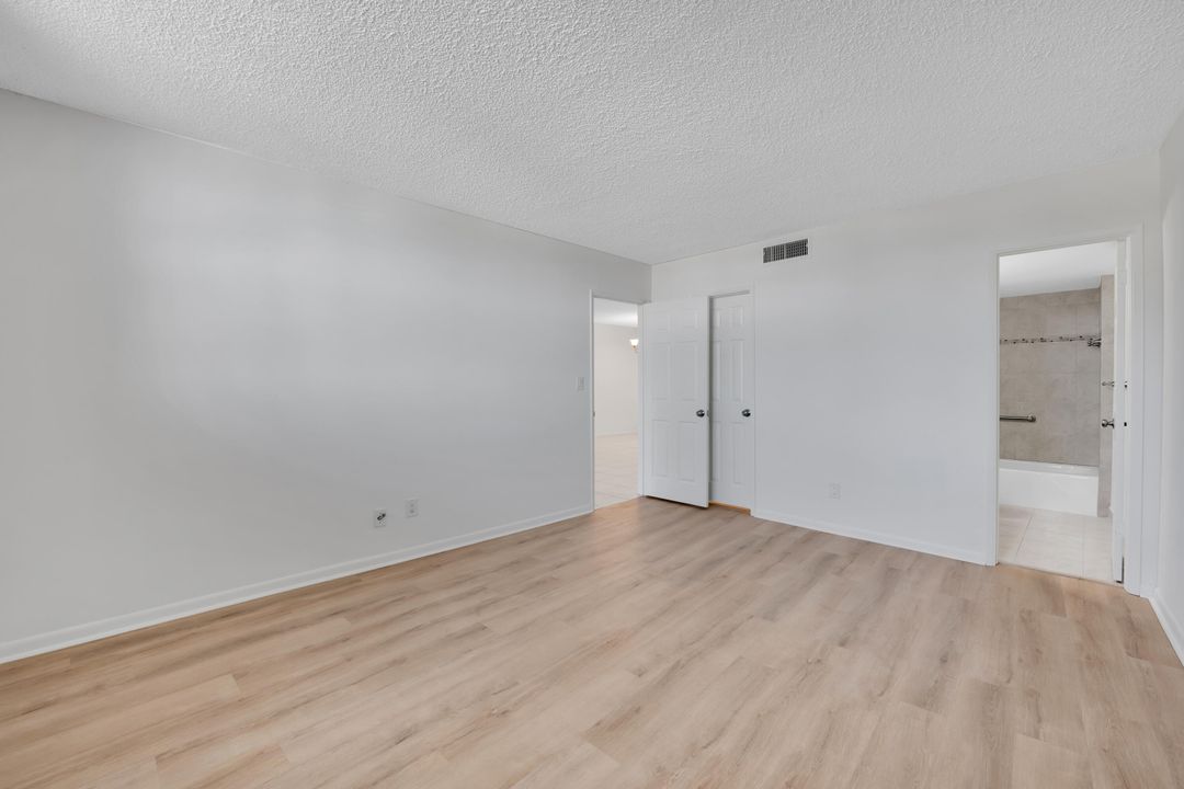 For Rent: $2,200 (2 beds, 2 baths, 980 Square Feet)