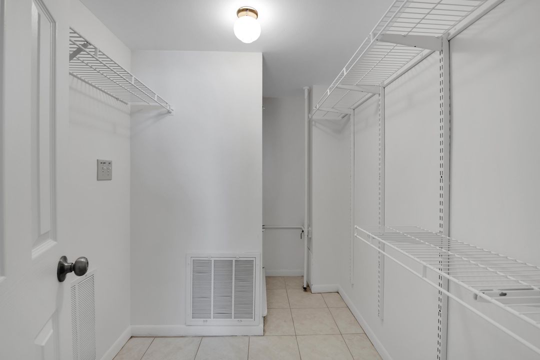 For Rent: $2,200 (2 beds, 2 baths, 980 Square Feet)