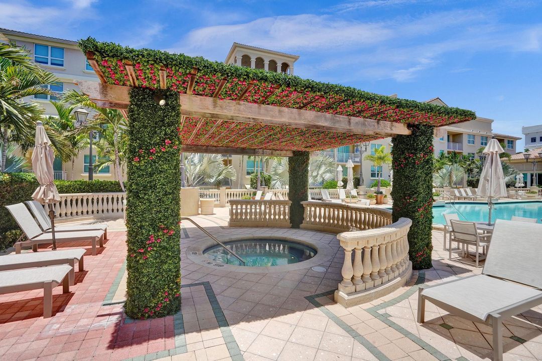 В аренду: $5,300 (2 спален, 2 ванн, 1310 Квадратных фут)