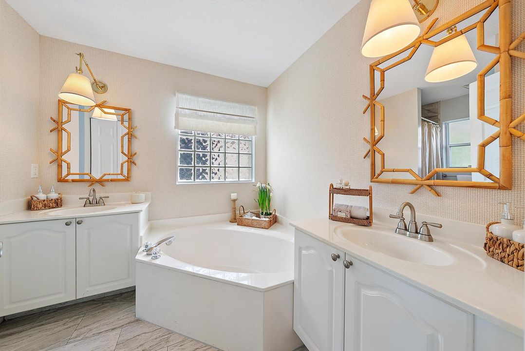 待售: $499,999 (4 贝兹, 2 浴室, 1580 平方英尺)