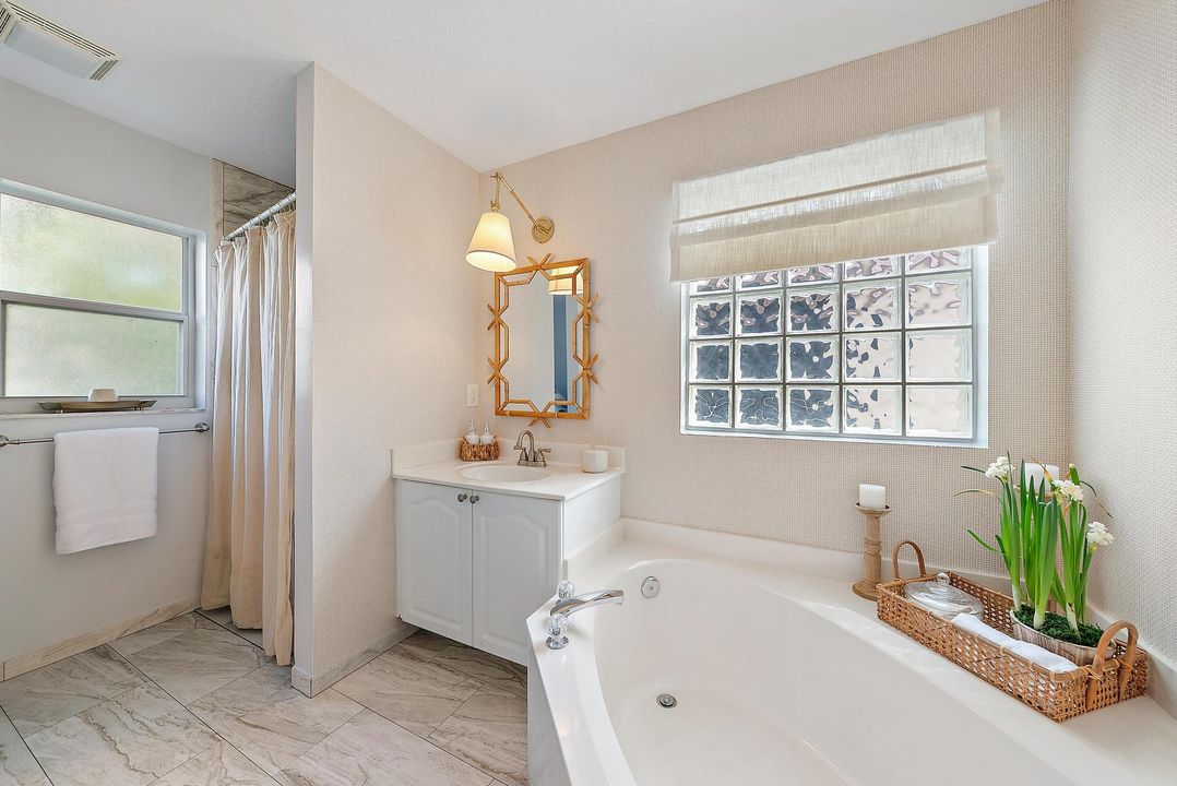 待售: $499,999 (4 贝兹, 2 浴室, 1580 平方英尺)