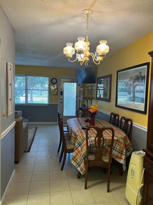 For Rent: $1,300 (1 beds, 1 baths, 570 Square Feet)