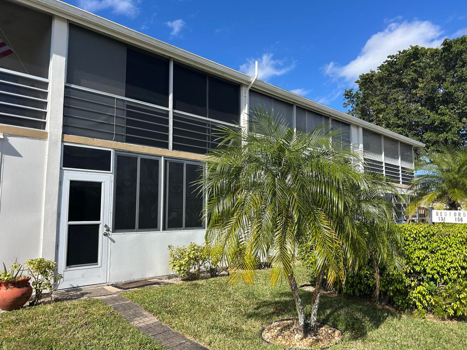 For Rent: $1,300 (1 beds, 1 baths, 570 Square Feet)