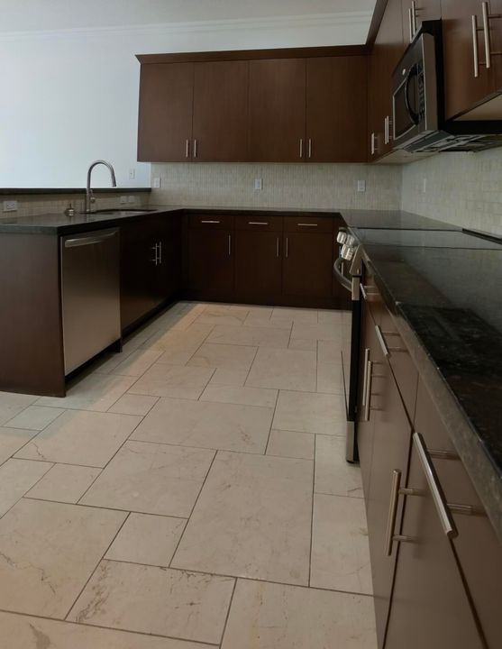For Rent: $4,750 (2 beds, 2 baths, 1307 Square Feet)