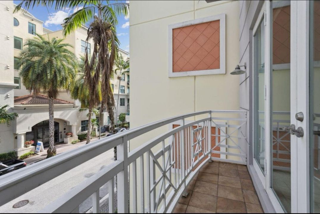 For Rent: $4,750 (2 beds, 2 baths, 1307 Square Feet)