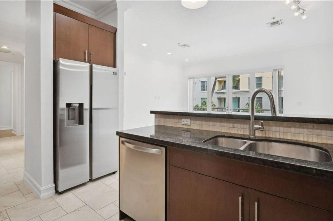 For Rent: $4,750 (2 beds, 2 baths, 1307 Square Feet)