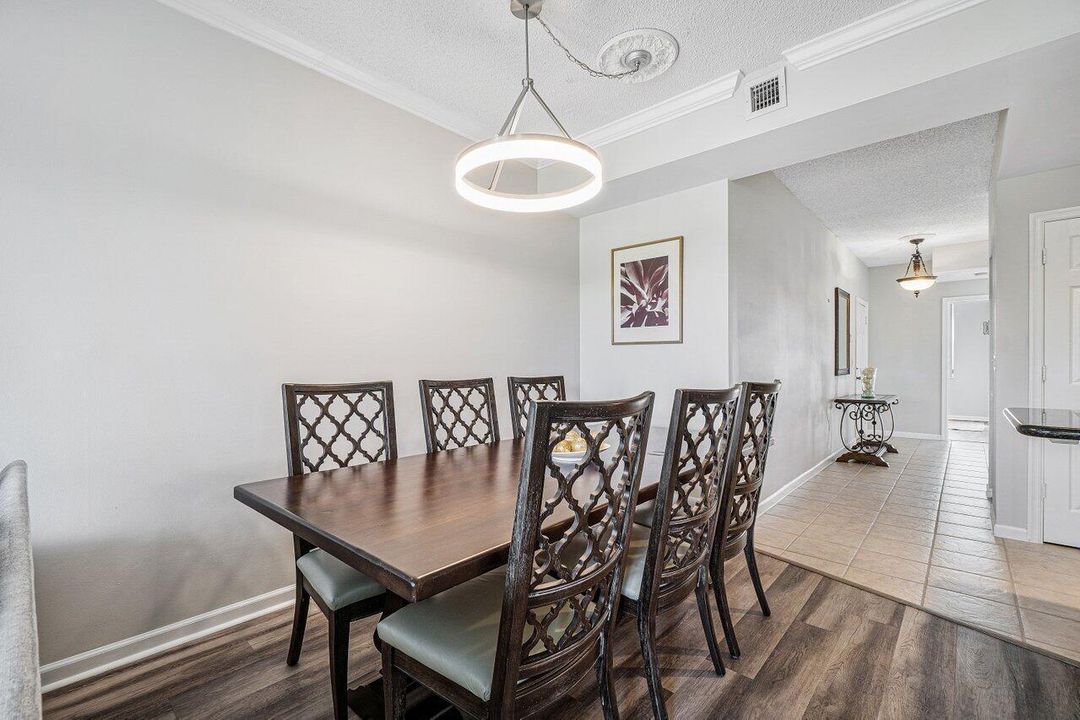 For Sale: $324,900 (3 beds, 2 baths, 1200 Square Feet)