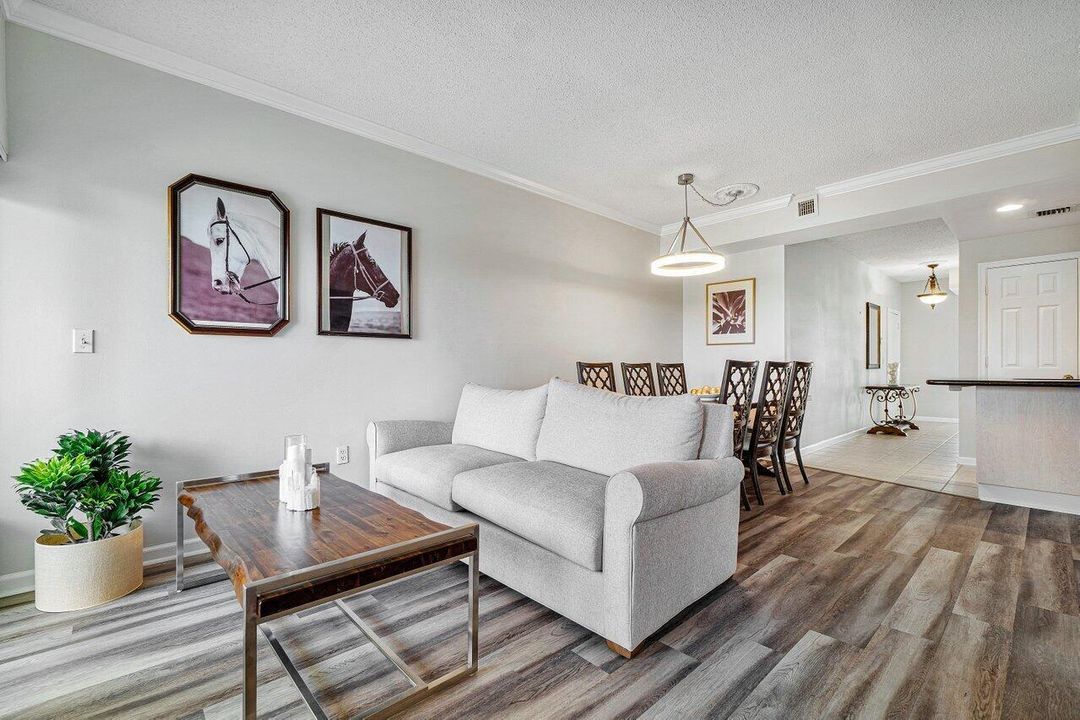 For Sale: $324,900 (3 beds, 2 baths, 1200 Square Feet)