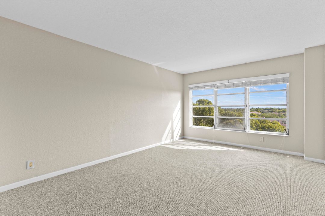 На продажу: $185,000 (2 спален, 2 ванн, 1350 Квадратных фут)