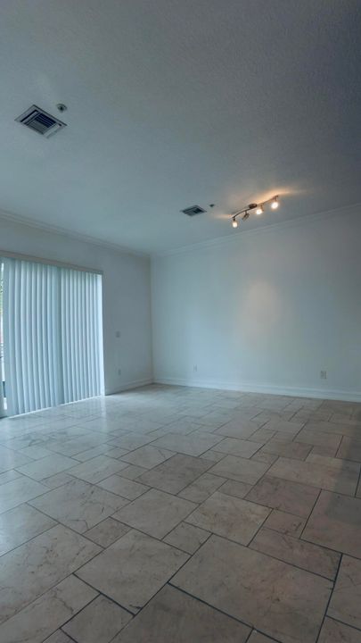 For Rent: $4,750 (2 beds, 2 baths, 1307 Square Feet)
