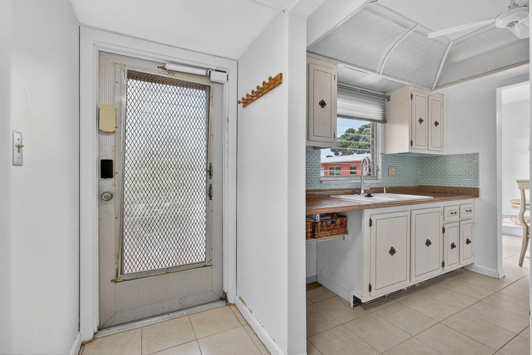 На продажу: $79,900 (1 спален, 1 ванн, 672 Квадратных фут)