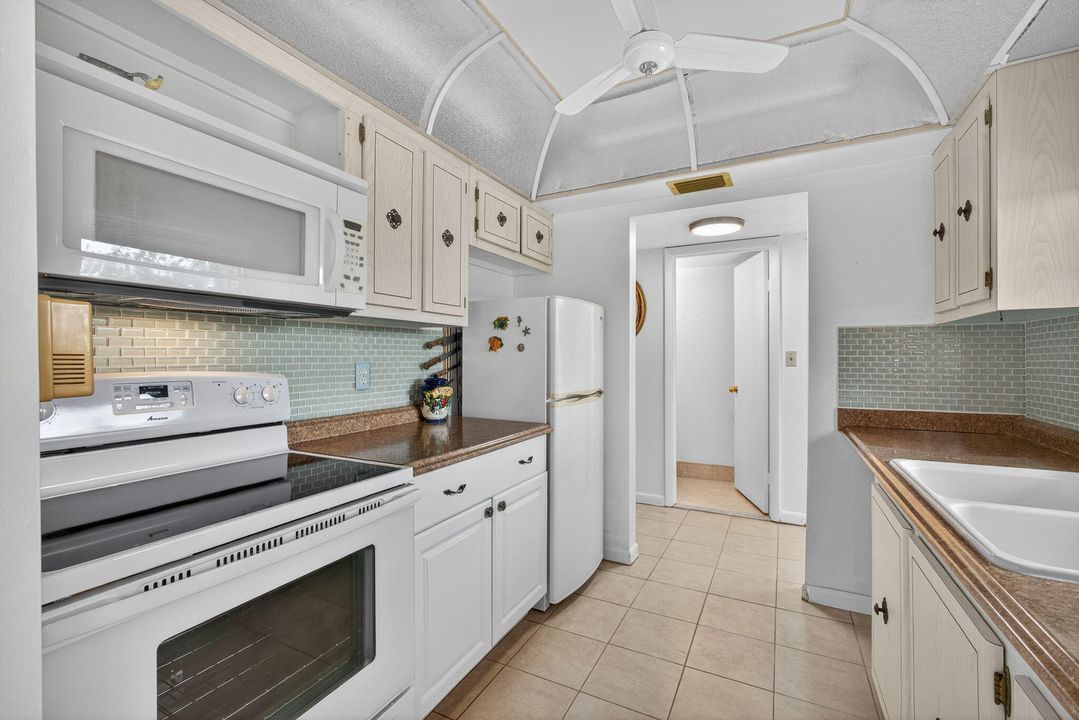 На продажу: $79,900 (1 спален, 1 ванн, 672 Квадратных фут)