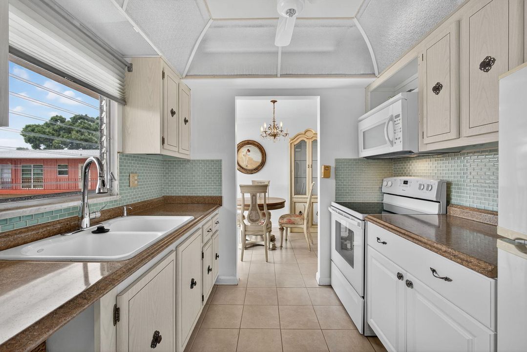 На продажу: $79,900 (1 спален, 1 ванн, 672 Квадратных фут)