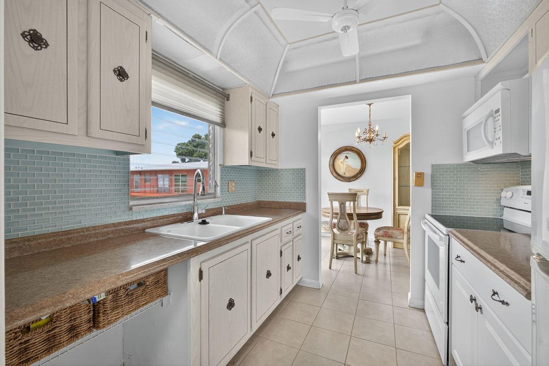 На продажу: $79,900 (1 спален, 1 ванн, 672 Квадратных фут)