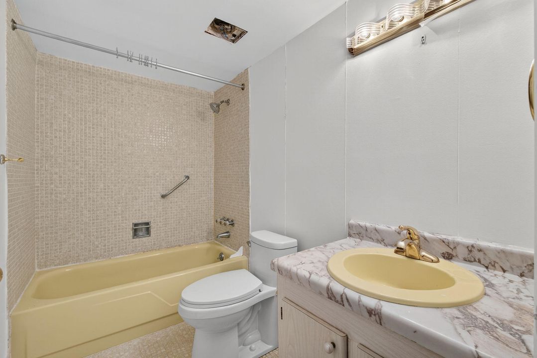 На продажу: $79,900 (1 спален, 1 ванн, 672 Квадратных фут)