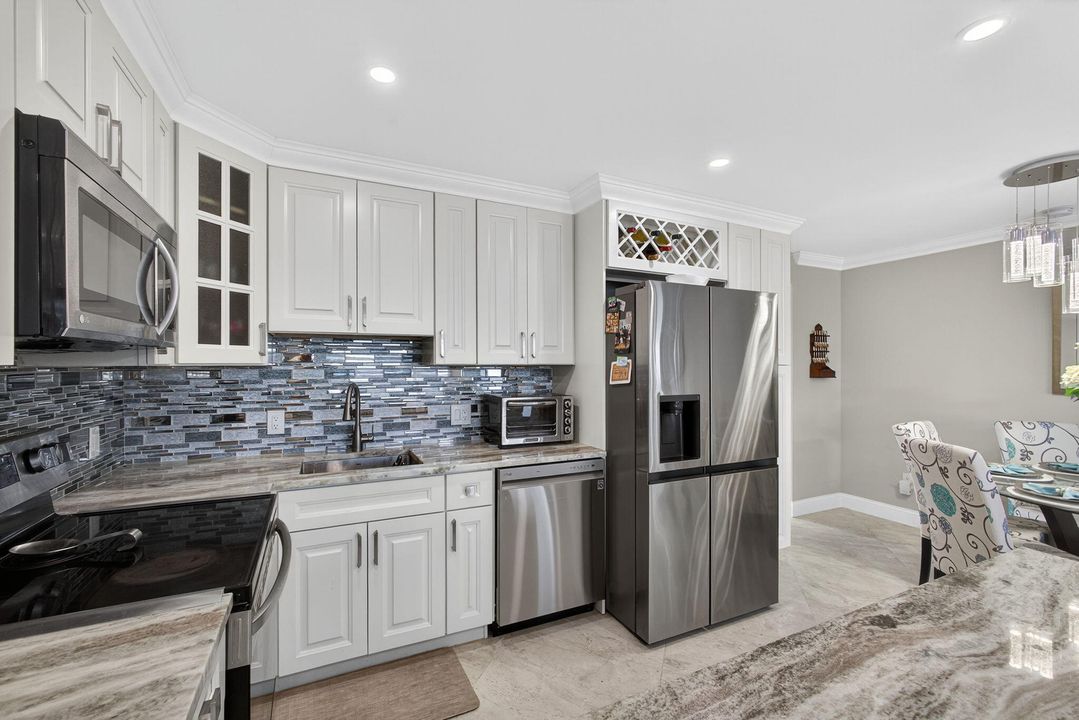 На продажу: $245,000 (1 спален, 1 ванн, 702 Квадратных фут)