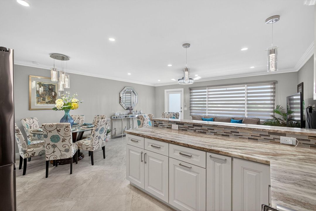 На продажу: $245,000 (1 спален, 1 ванн, 702 Квадратных фут)