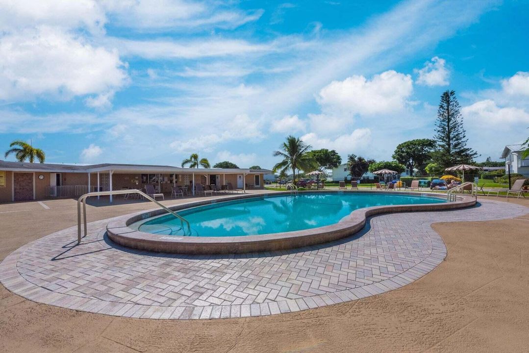 На продажу: $245,000 (1 спален, 1 ванн, 702 Квадратных фут)