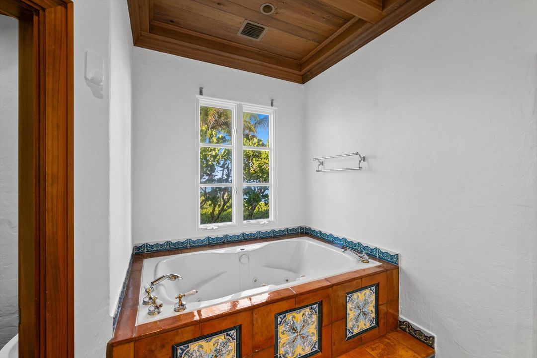 For Rent: $80,000 (6 beds, 6 baths, 5410 Square Feet)