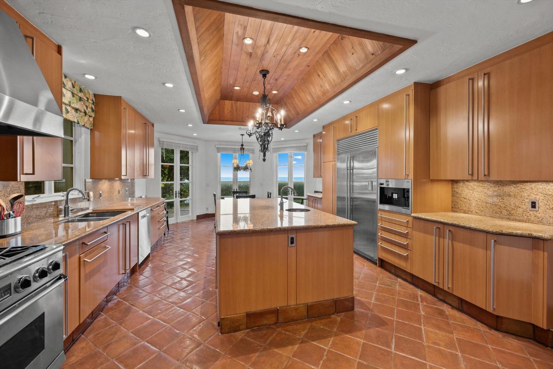 For Rent: $80,000 (6 beds, 6 baths, 5410 Square Feet)