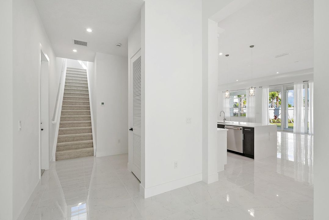 В аренду: $5,150 (4 спален, 4 ванн, 3000 Квадратных фут)