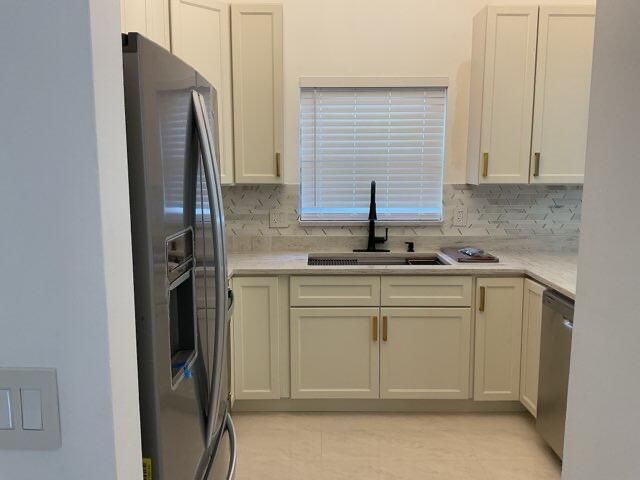 合同活跃: $2,800 (2 贝兹, 2 浴室, 1448 平方英尺)