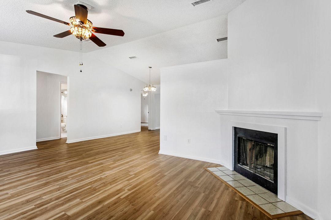 For Sale: $594,000 (4 beds, 2 baths, 1559 Square Feet)