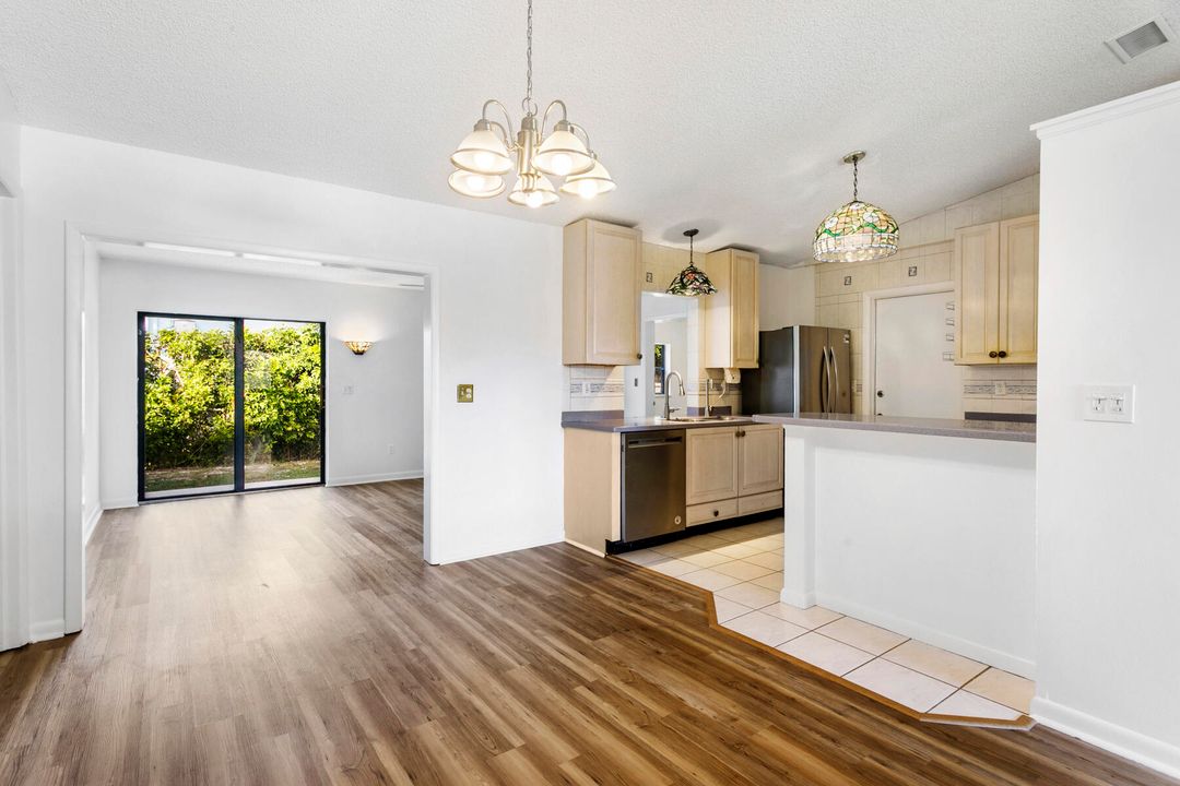 For Sale: $594,000 (4 beds, 2 baths, 1559 Square Feet)