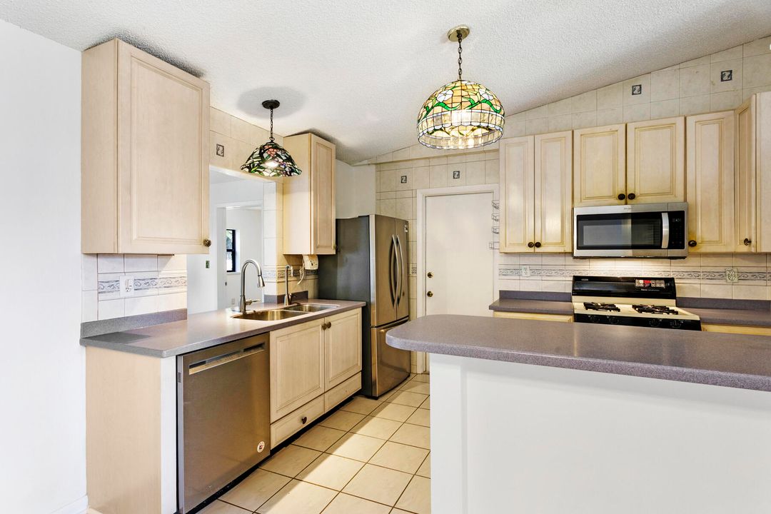 For Sale: $594,000 (4 beds, 2 baths, 1559 Square Feet)