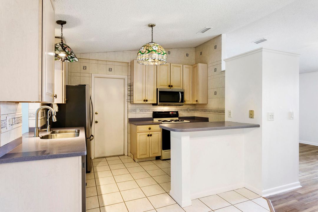 For Sale: $594,000 (4 beds, 2 baths, 1559 Square Feet)